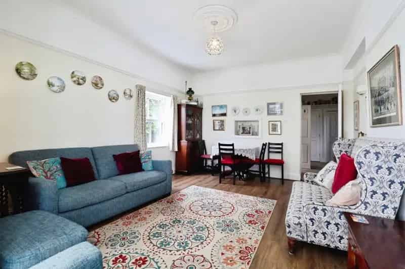 2 bedroom ground floor flat