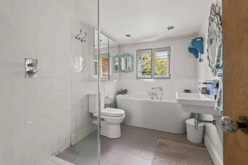 5 Bed Grade II Listed Cottage with Stunning Views