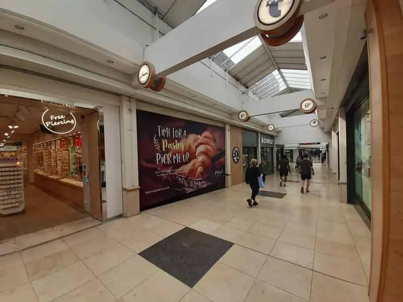 Commercial property For Rent , Rochdale, England