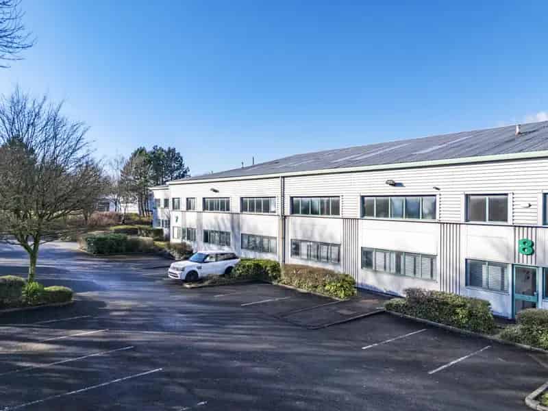 Modern Industrial Units with High Eaves and Ample Parking