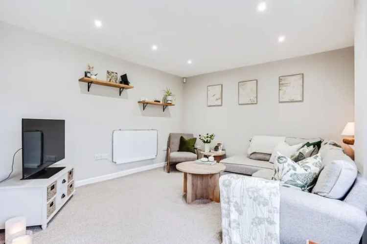 3 Bedroom Detached House for Sale Chapelthorpe West Yorkshire