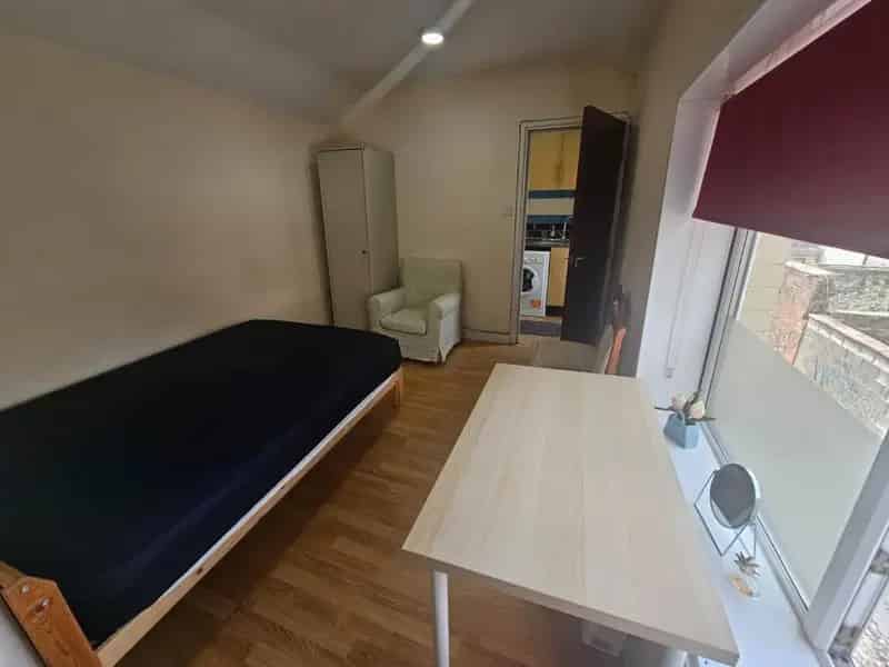 Modern Studio Flat in Cardiff City Centre
