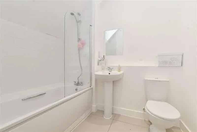 1 Bed Flat for Sale Purley Modern Apartment Large Balcony