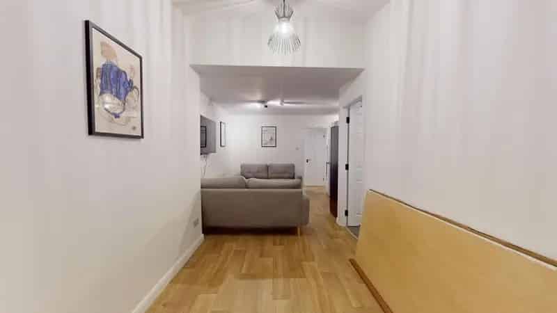 1 Room Available 5-Bedroom Student House Bath 24 25 Academic Year