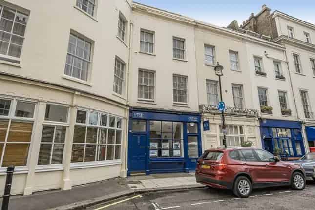 2-Bed Maisonette with Shop Hyde Park Estate London W2