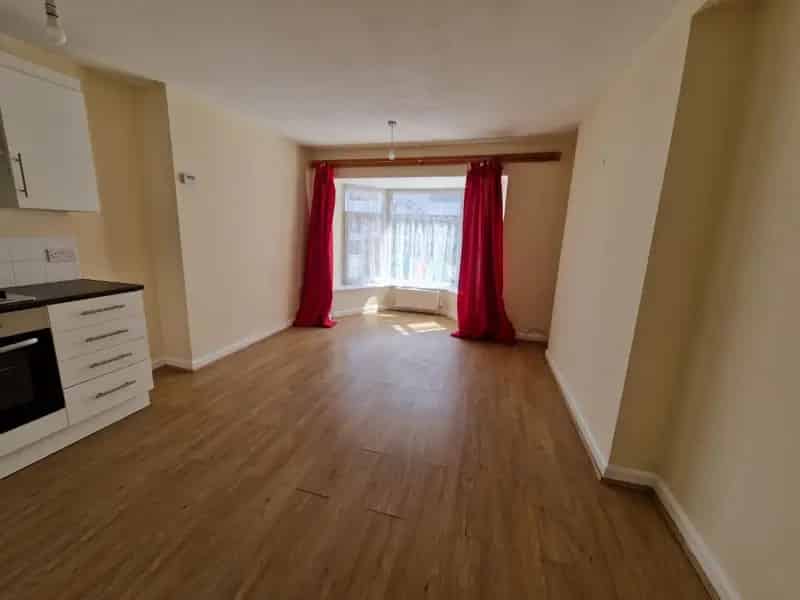 1 Bedroom Flat for Sale Near Amenities and Transport