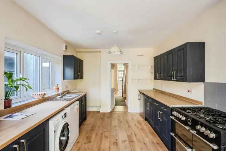 5 Bedroom Mid Terrace House For Sale