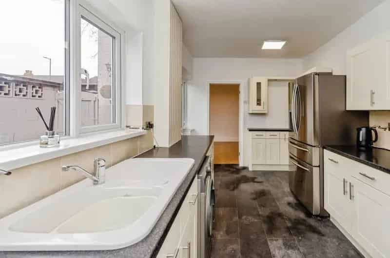 3 Bed Semi-Detached House Refurbished Family Home Near Schools