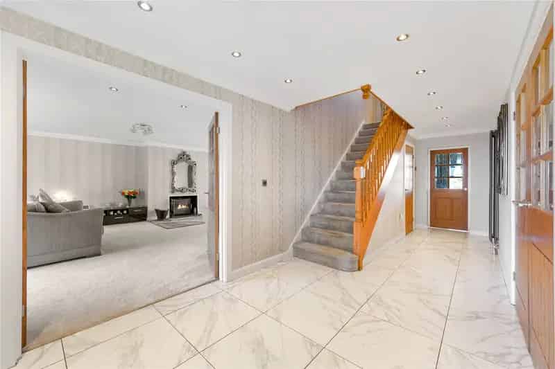 4 Bedroom Detached House Bradford Road Tingley