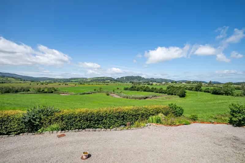 9 Bedroom Detached House with Cottages Barnbarroch