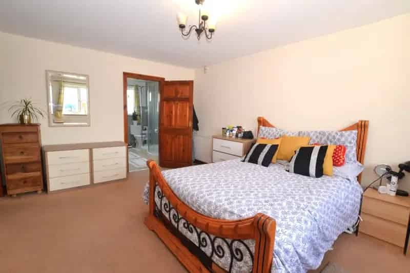 4 Bedroom House For Sale Large Garden Ample Parking