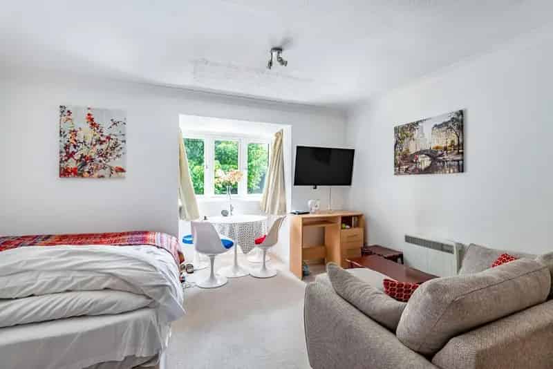 Large Studio Maisonette Near Canada Water Station Zero Deposit