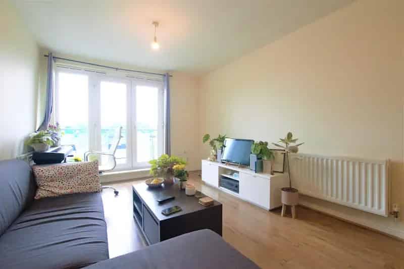 2 Bed Furnished Apartment Near A1M M1 M25 Parkhouse Court