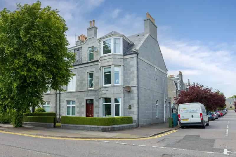 3 Bedroom Ground Floor Flat for Sale in Scotland