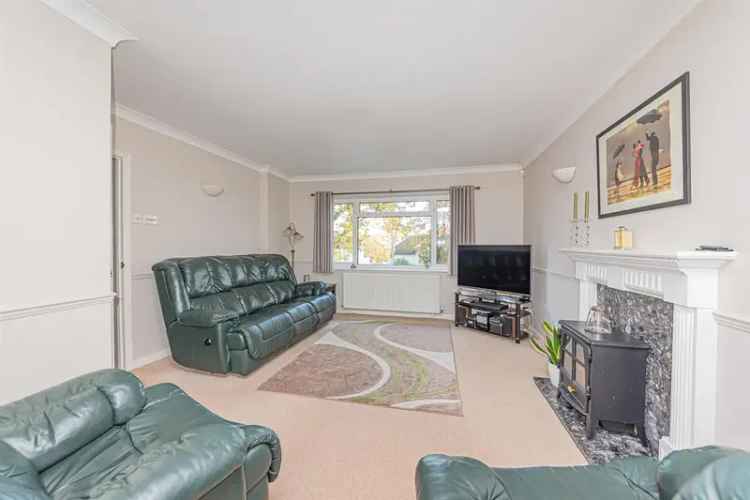 Detached house For Sale in Rushmoor, England