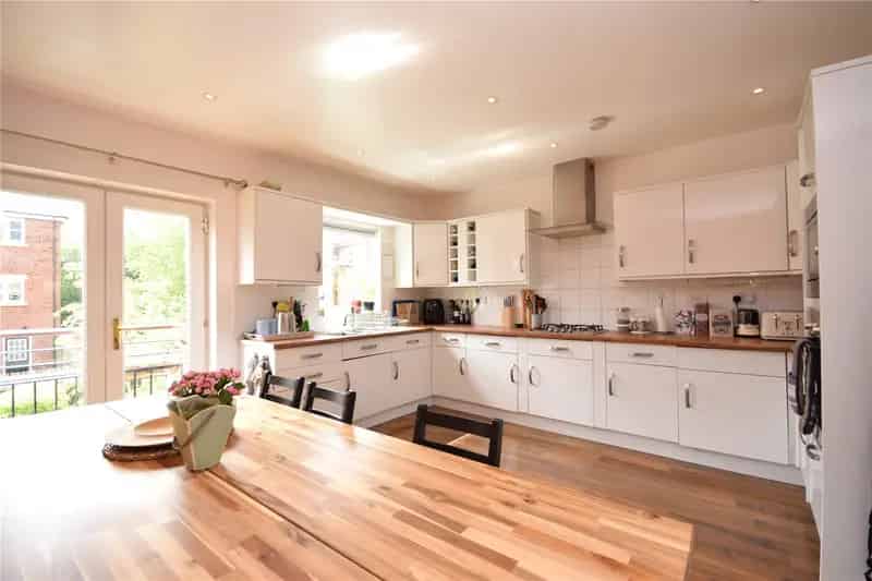 4 Bedroom Townhouse with Garden and Ample Parking