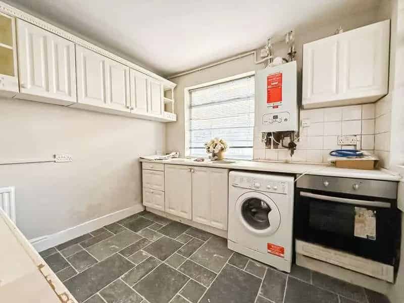 3 Bed Mid Terrace House for Sale in Kensington