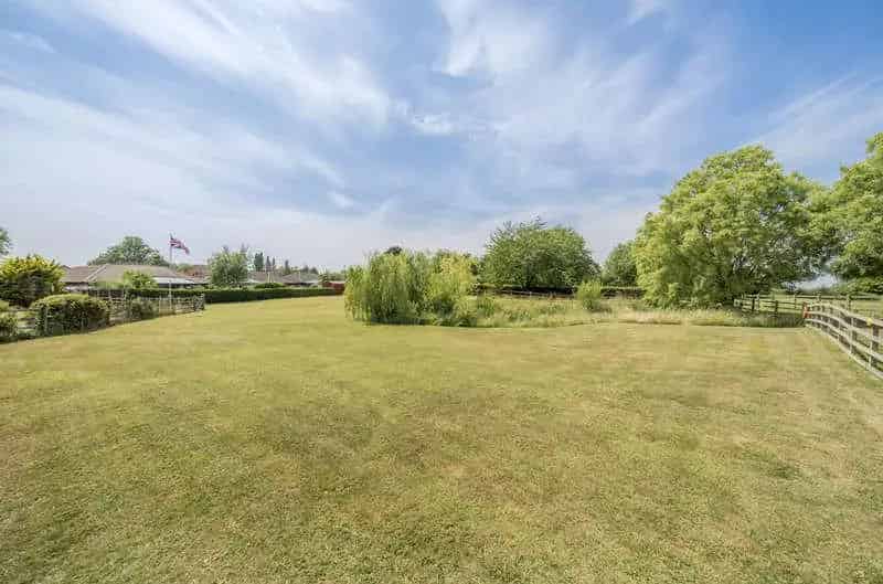 3 Bed Detached Bungalow with Stables and Paddocks For Sale