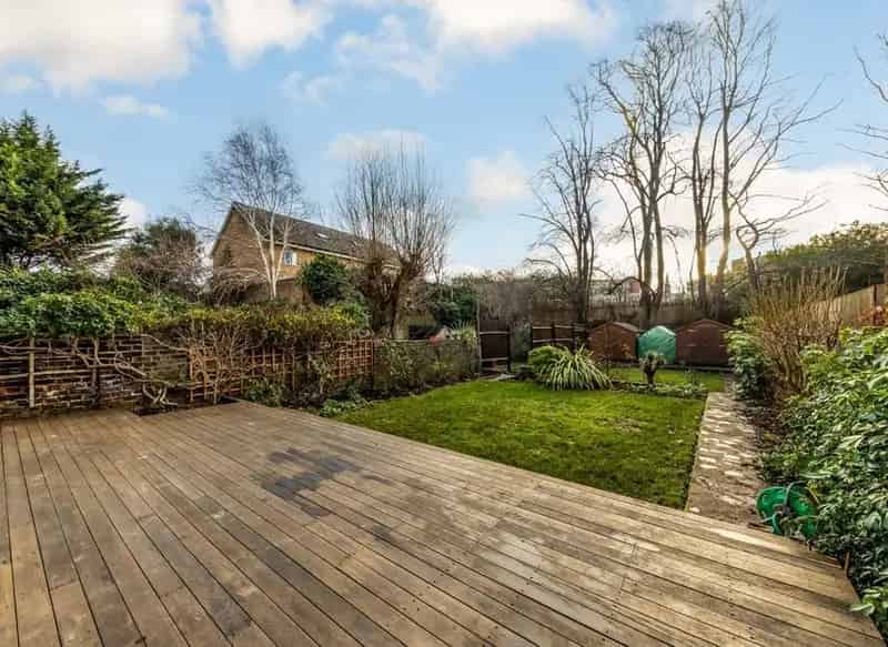 3 Double Bedroom Victorian Apartment with Private Garden