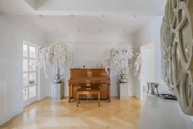Flat for sale in Eton Avenue, Belsize Park, London NW3
