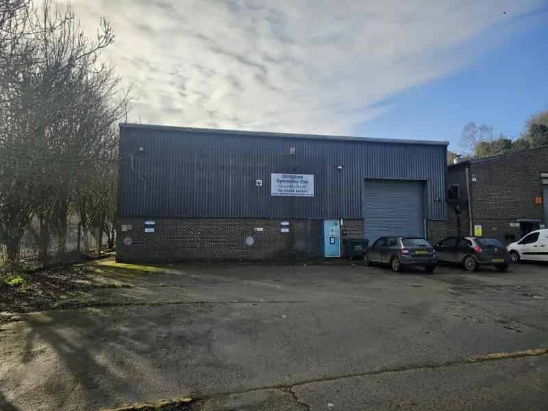 Light Industrial Warehouse Unit with Crane and High Eaves