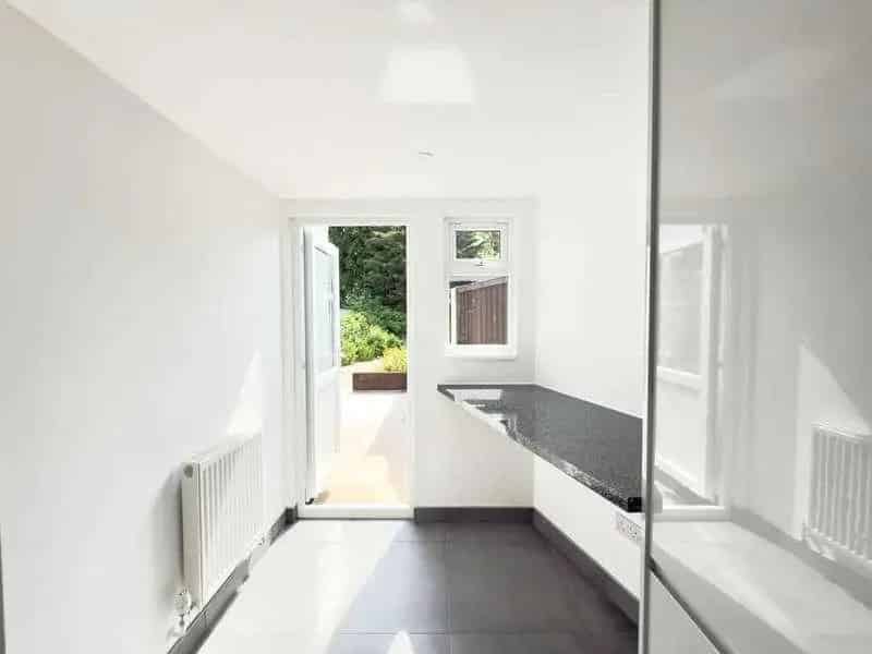 3 Bed Semi-Detached Bungalow Rayleigh South Facing Garden Garage Parking