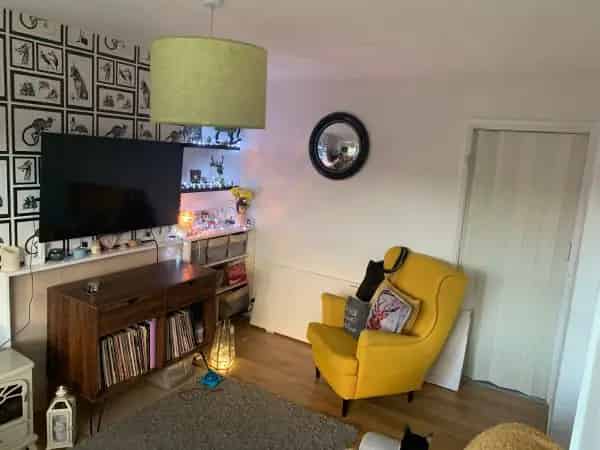 1 Bed Flat Exchange Hampton Village Near Station River Park