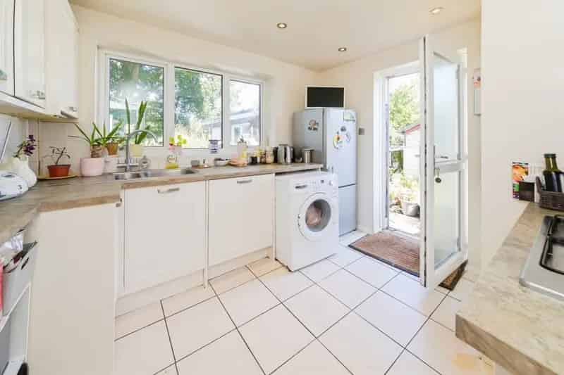 Spacious 2-Bed Semi-Detached Bungalow in Hassocks
