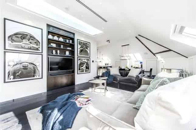 Luxury 3-Bedroom Penthouse in Chelsea with Rooftop Views