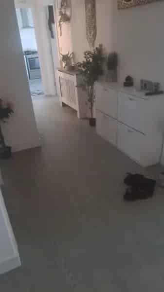 Large Living Room Canary Wharf Views 2 Toilets Large Kitchen