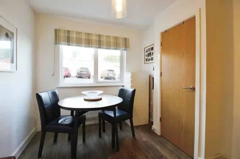 3 Bed Modern Home with Garden and Parking