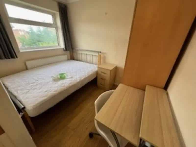 3 Bedroom Student Flat to Rent Bills Inclusive Option Available