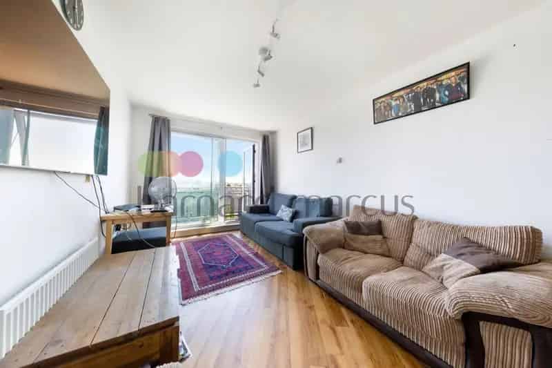 1 Bedroom Flat London Road Gated Development Parking Balcony