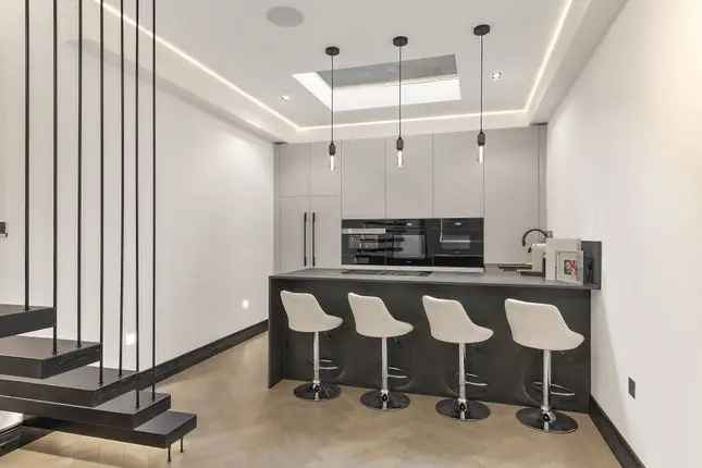 Mews house for sale in Rutland Mews South, London SW7