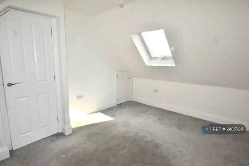 3 Bedroom Semi-Detached House St George Air Balloon Road