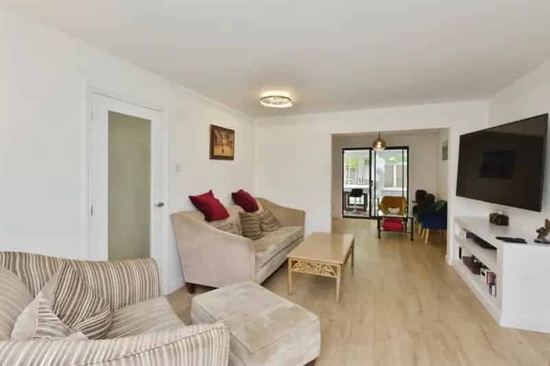 Four Bedroom Detached House Walnut Tree Milton Keynes