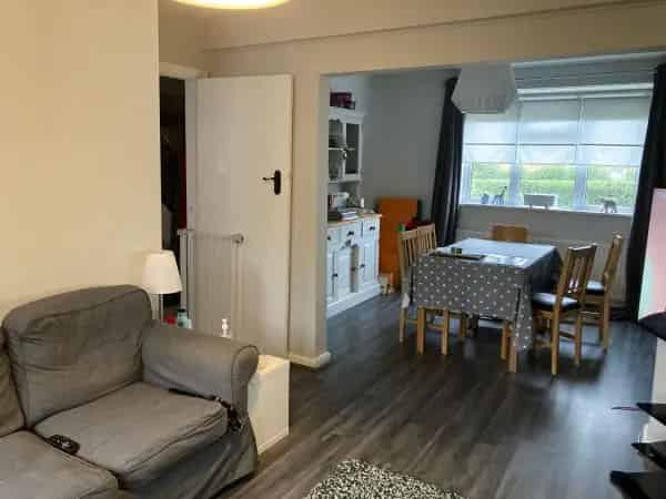 3 Bedroom House Large Garden Driveway Parking