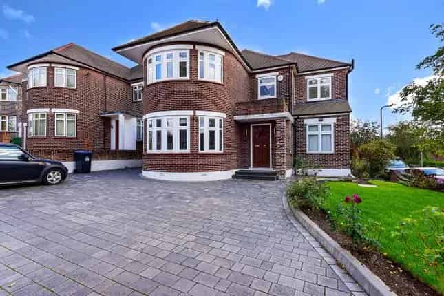 Four Bedroom Detached House Dobree Estate London NW10