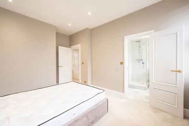 Flat to rent in New Cavendish Street, Marylebone, London W1G