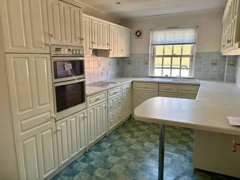 Three Bedroom Apartment Salisbury City Centre Parking Ensuite