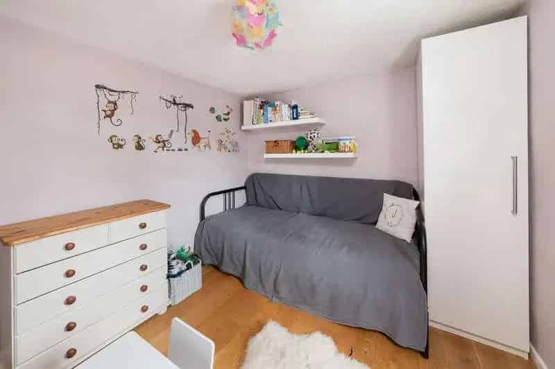 3 Bed 3 Storey Townhouse Near Albert Park