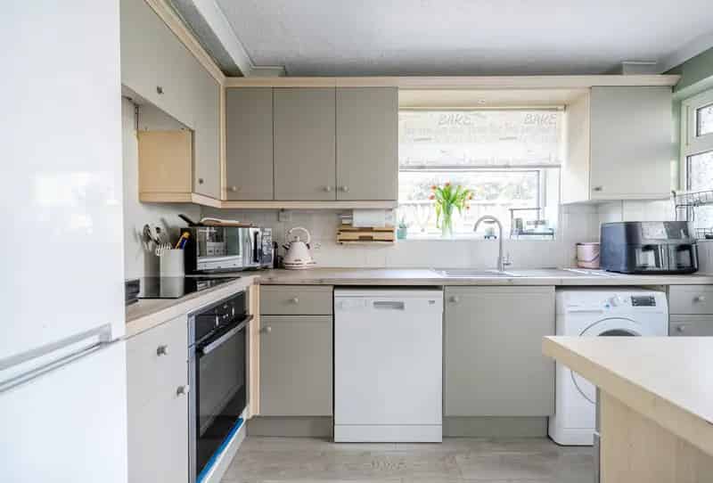 3 Bedroom Semi-Detached House for Sale Longwell Green