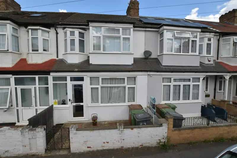 3 Bedroom Teraced House for Sale in Leyton