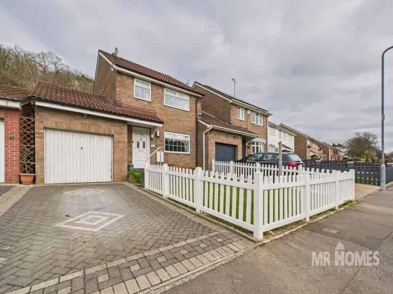 3 Bedroom Link Detached House for Sale in Cardiff