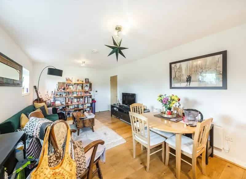 Clapham Apartment First Floor Gated Development