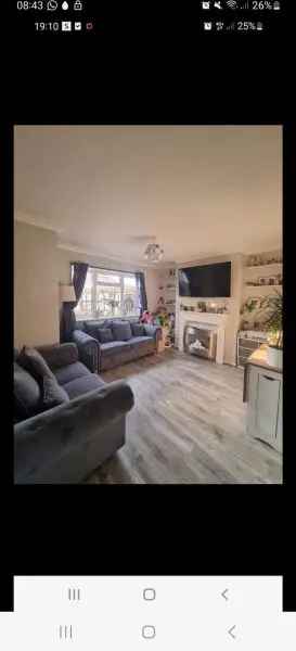 Flat For Rent in Borough of Runnymede, England