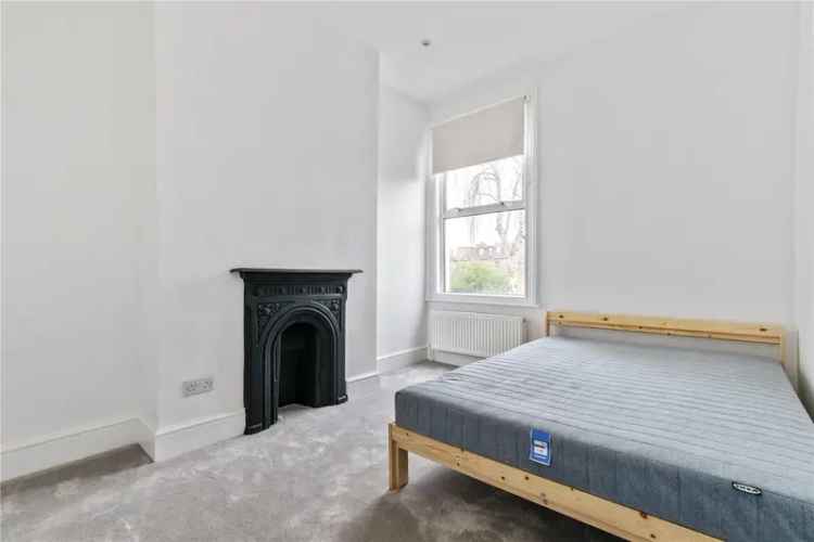 3 Bedroom House in Putney Large Garden Near Transport and Schools