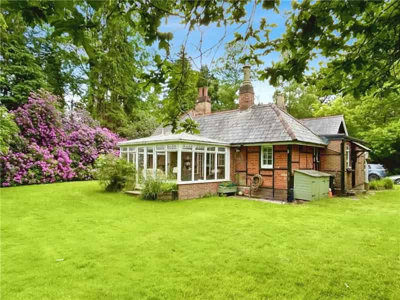 5 Bedroom Bungalow in Picturesque Countryside Setting