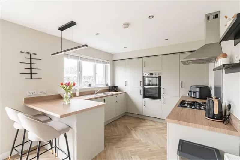 4 Bed Detached House East Calder 2 Reception Rooms Modern Kitchen Gardens Parking