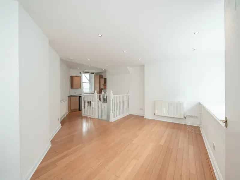 2 Bedroom Flat to Rent Bellevue Unfurnished Main Door Gas Central Heating